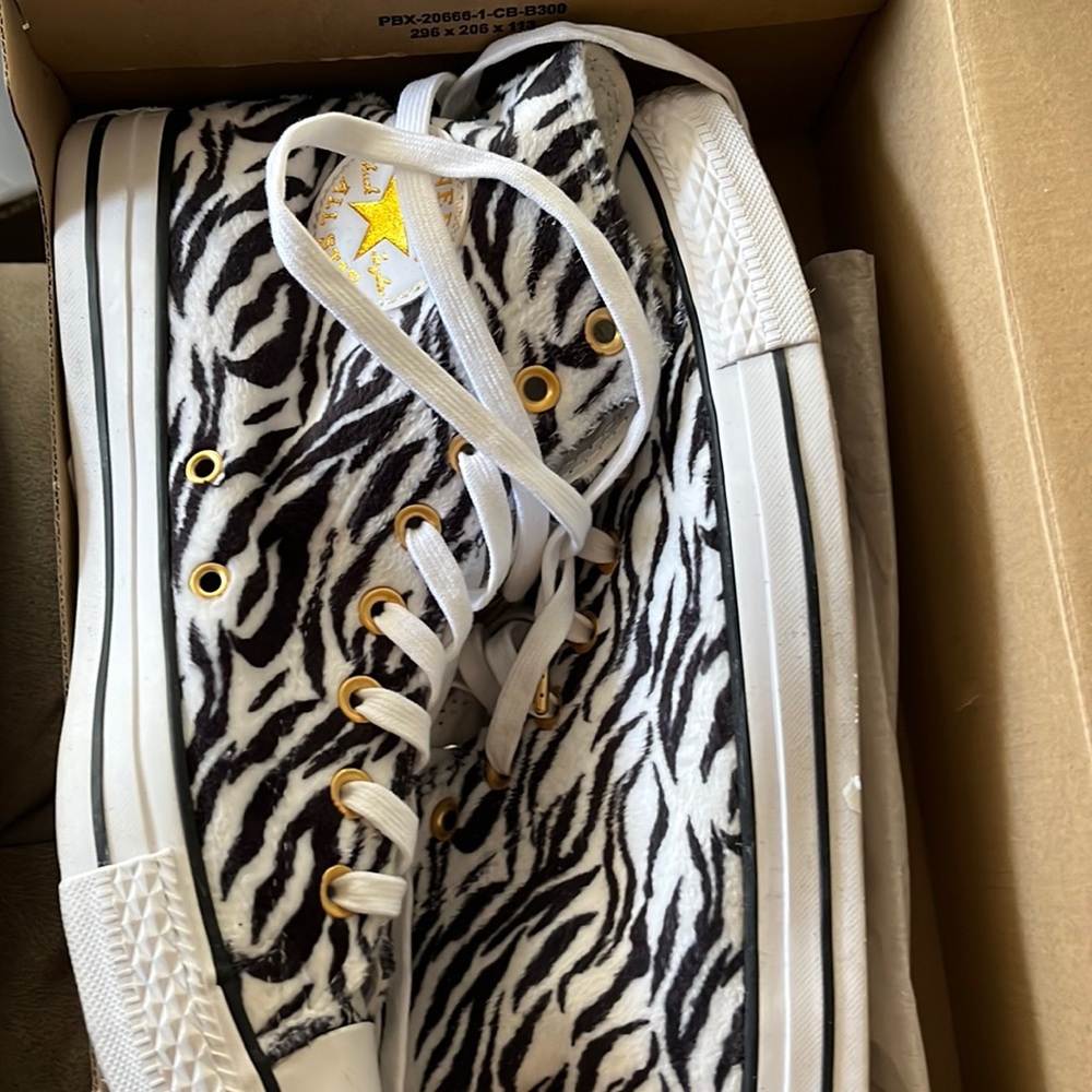 Converse zebra print